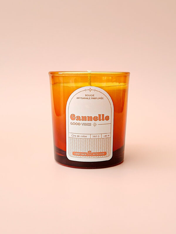 Bougie parfumée à la cannelle en verre ambré, cire de colza 160 g, fabrication artisanale.