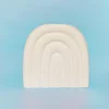 Brûle-parfum Rainbow en céramique, design minimaliste en forme d'arche pour diffuser délicatement vos fondants parfumés.