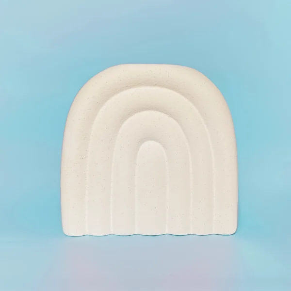 Brûle-parfum Rainbow en céramique, design minimaliste en forme d'arche pour diffuser délicatement vos fondants parfumés.