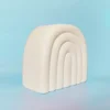 Vue trois-quarts du brûle-parfum Rainbow en céramique, avec son design minimaliste et moderne pour une ambiance parfumée raffinée.