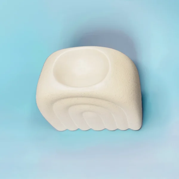 Vue supérieure du brûle-parfum Rainbow en céramique, mettant en avant son récipient pour fondants parfumés ou huiles essentielles.